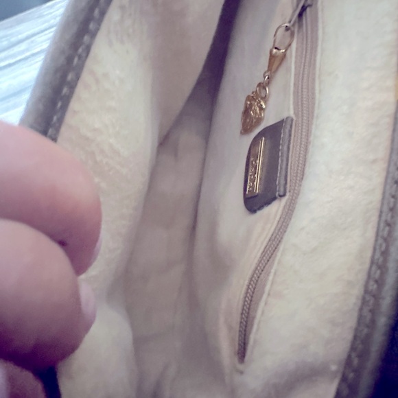 Authentic Gucci Shoulder /Crossbody Bag. - Picture 16 of 17